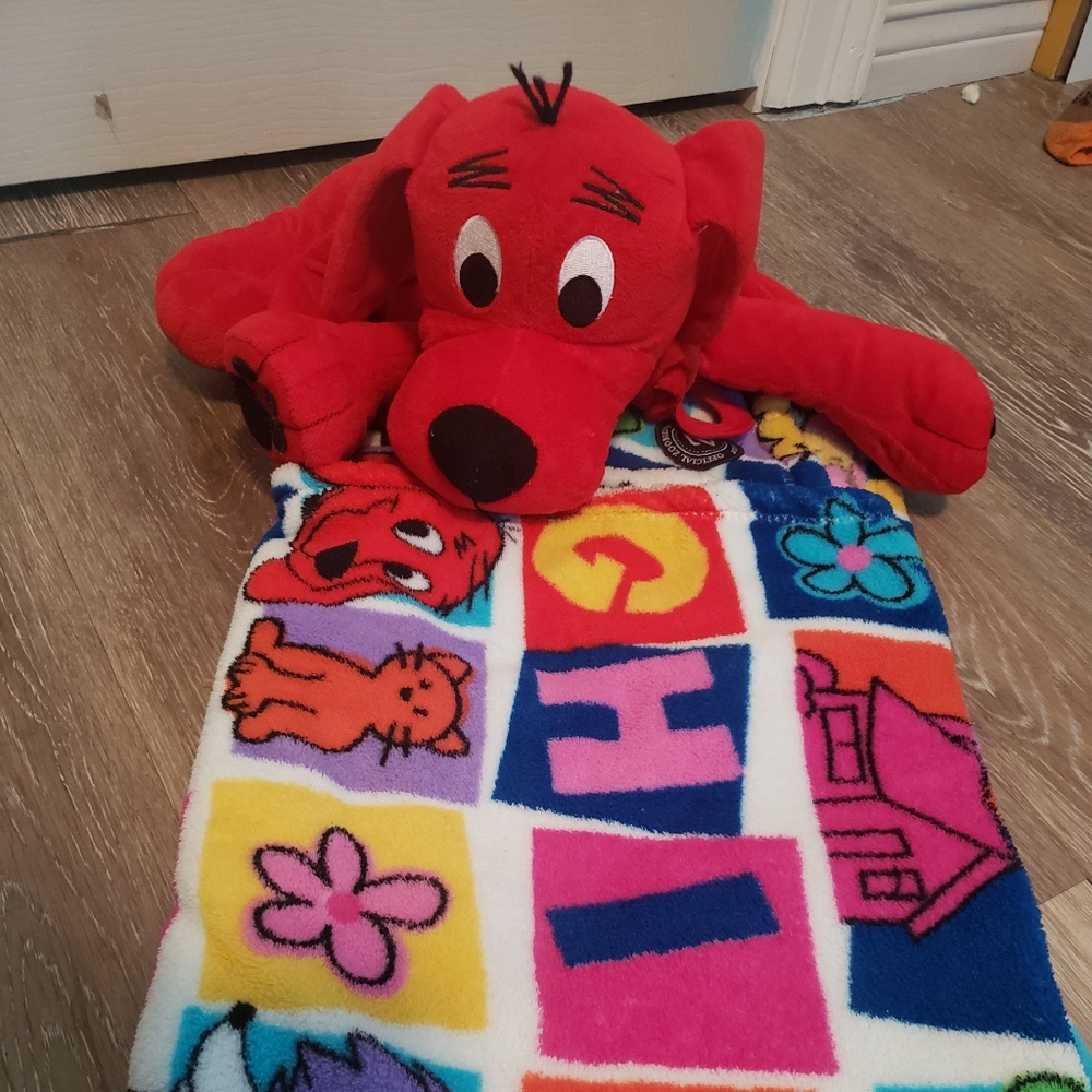 Clifford plush and blanket